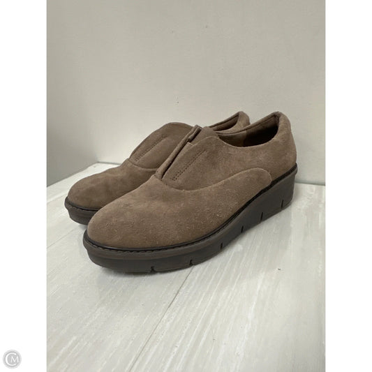 Shoes Flats By Clarks In Taupe, Size: 9