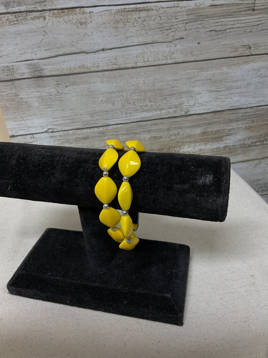Bracelet Beaded By Clothes Mentor In Yellow, Size:02 Piece Set
