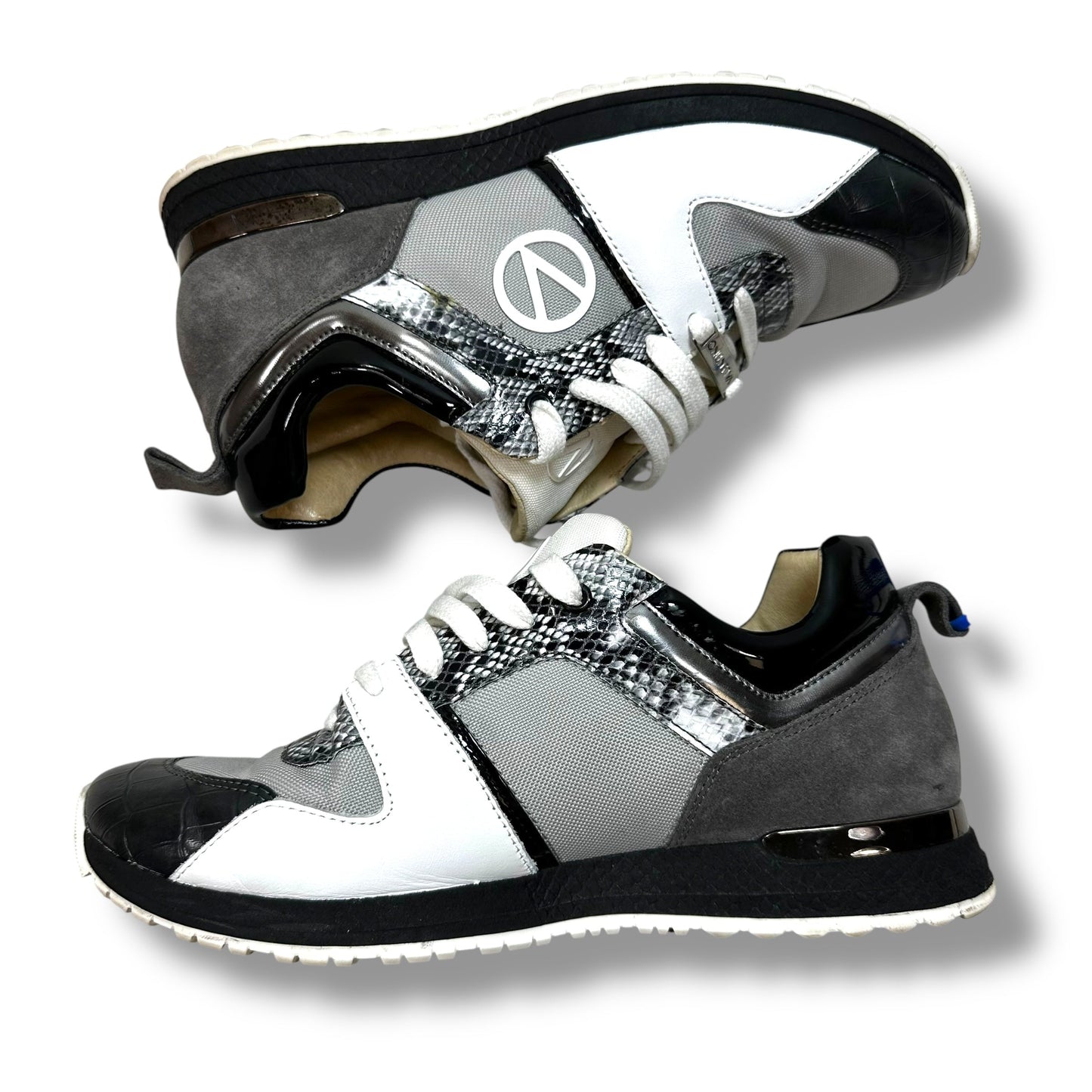 Shoes Luxury Designer By Valentino by Mario In White, Size: 9.5