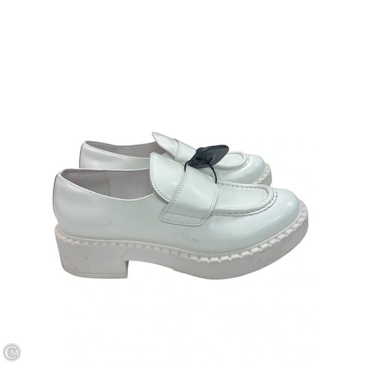 Shoes Flats By Jeffrey Campbell In White, Size: 8