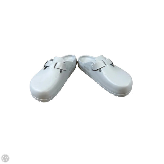 Shoes Flats By Birkenstock In Grey, Size: 7.5