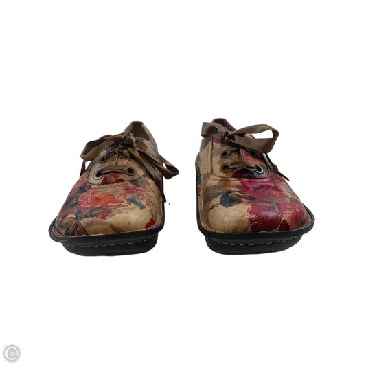 Shoes Flats By Alegria In Red & Tan, Size: 6