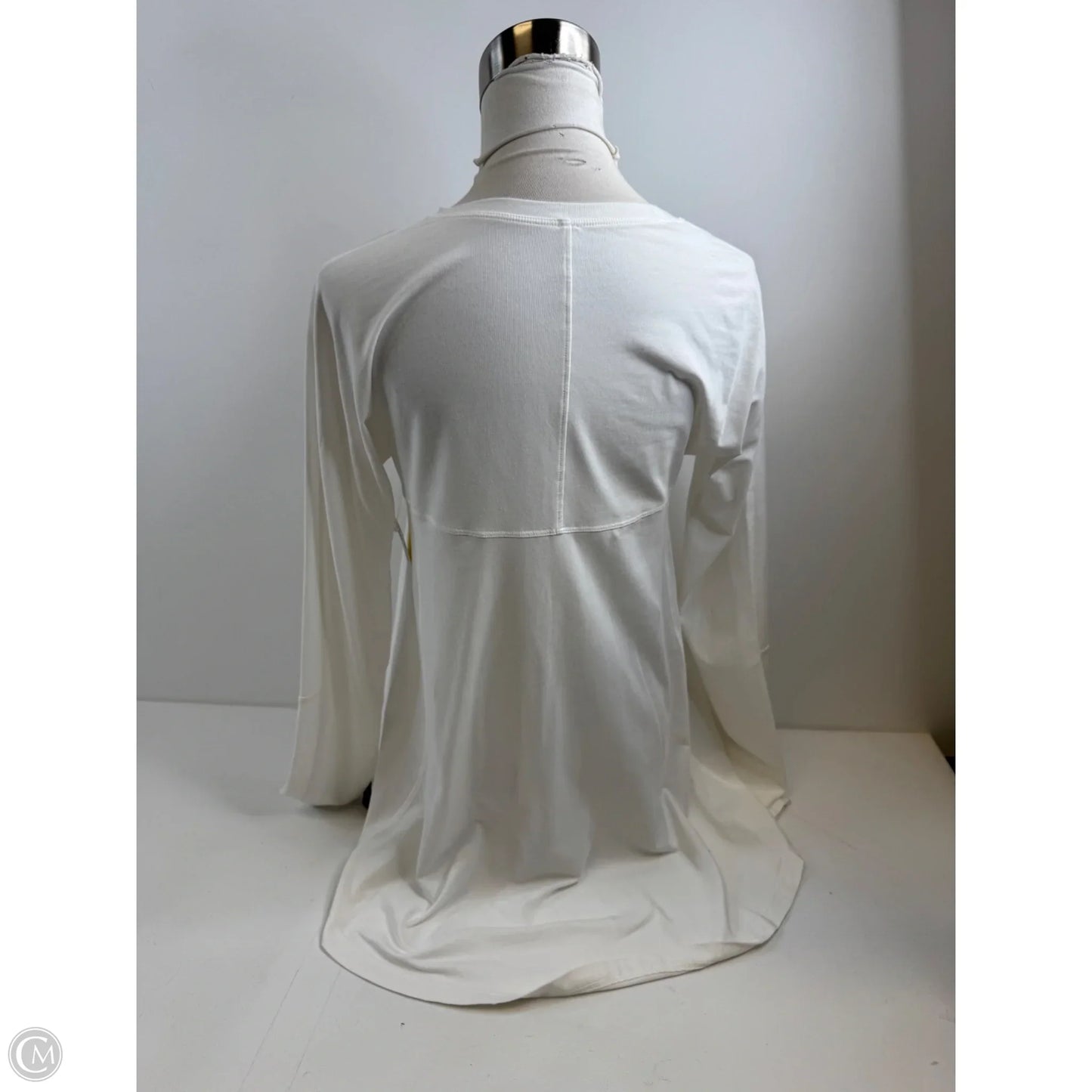 Athletic Top Long Sleeve Crewneck By Lululemon In White, Size: M