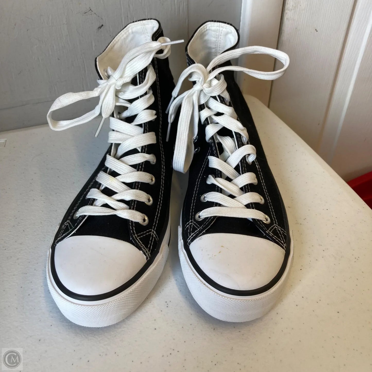 Shoes Sneakers In Black & White, Size: 9