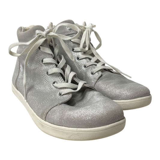 Shoes Designer By Ugg In Grey, Size:6
