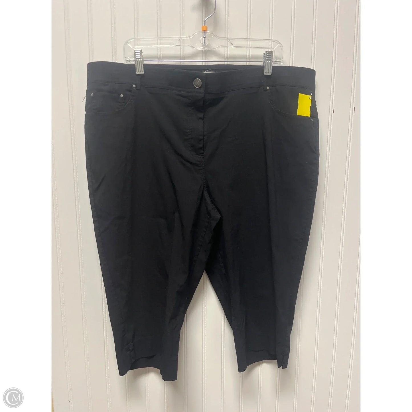 Capris By 89th And Madison In Black, Size: 22