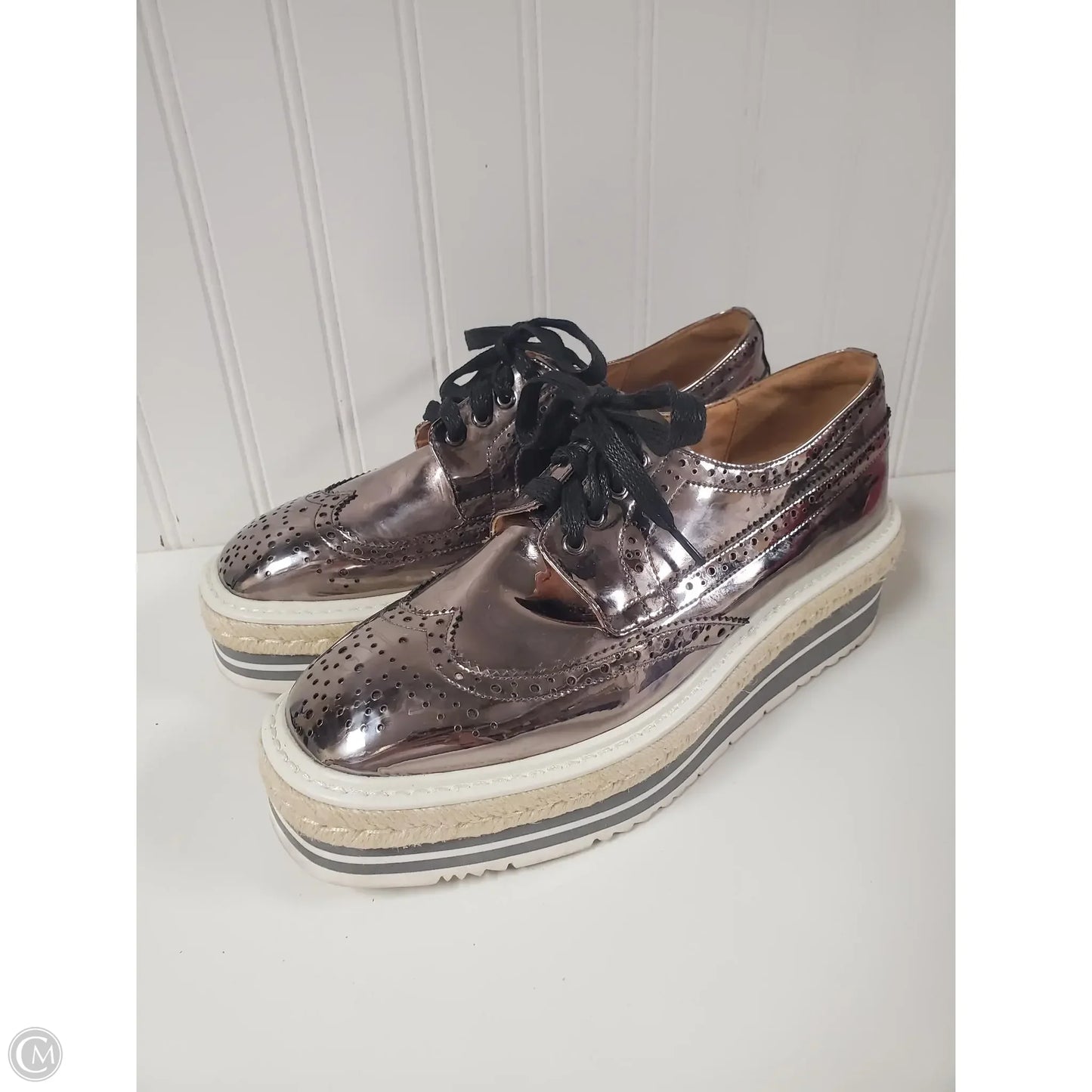 Shoes Flats By Clothes Mentor In Silver, Size: 9