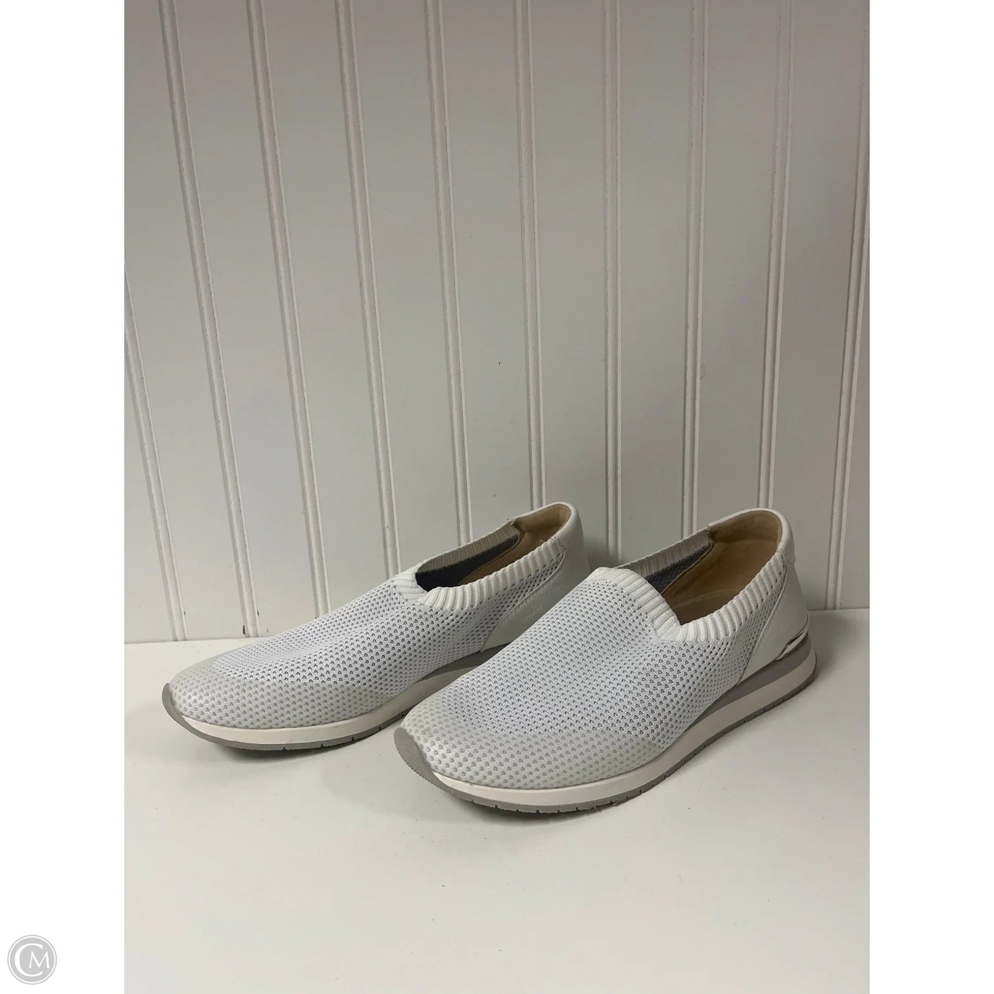 Shoes Athletic By Naturalizer In White, Size: 8