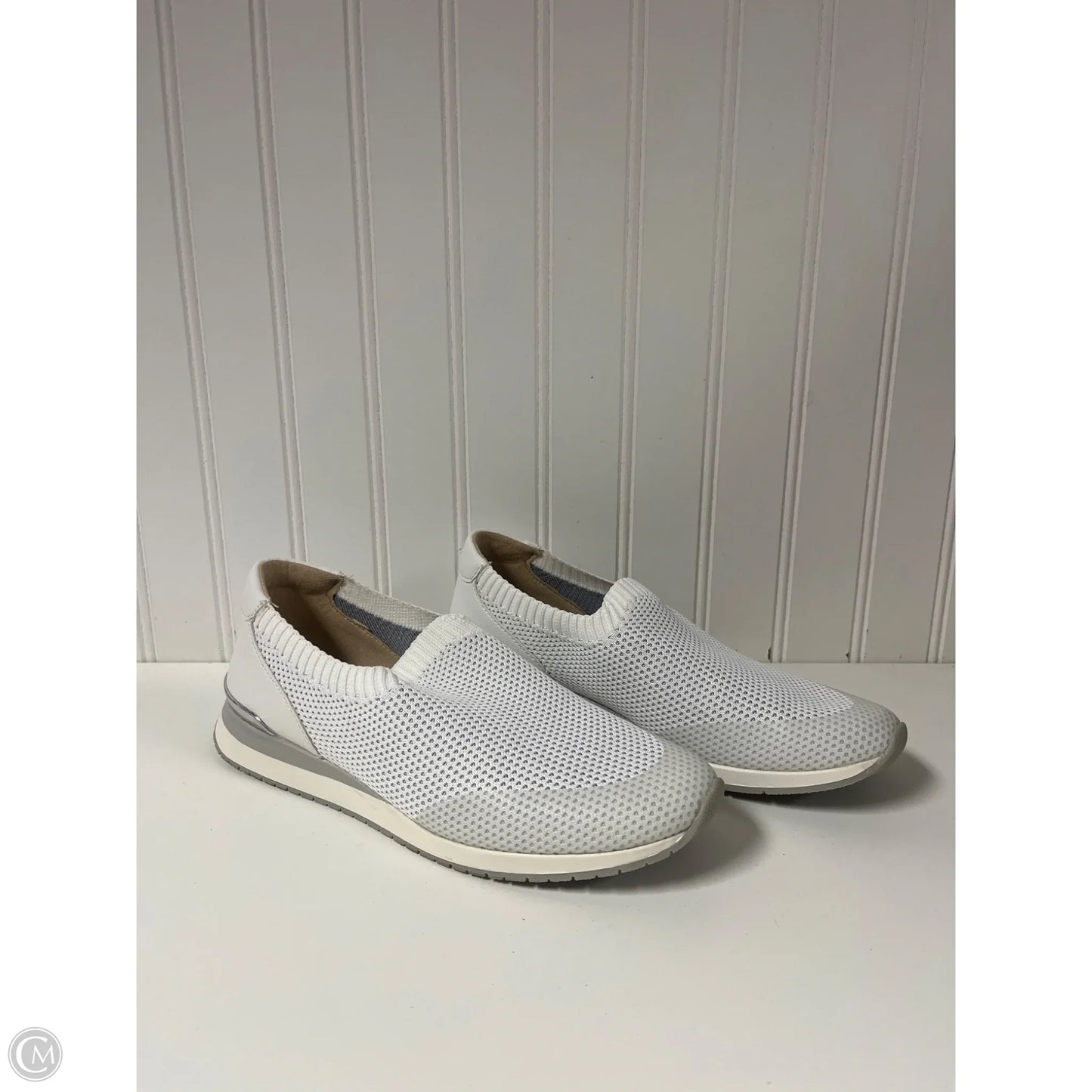 Shoes Athletic By Naturalizer In White, Size: 8