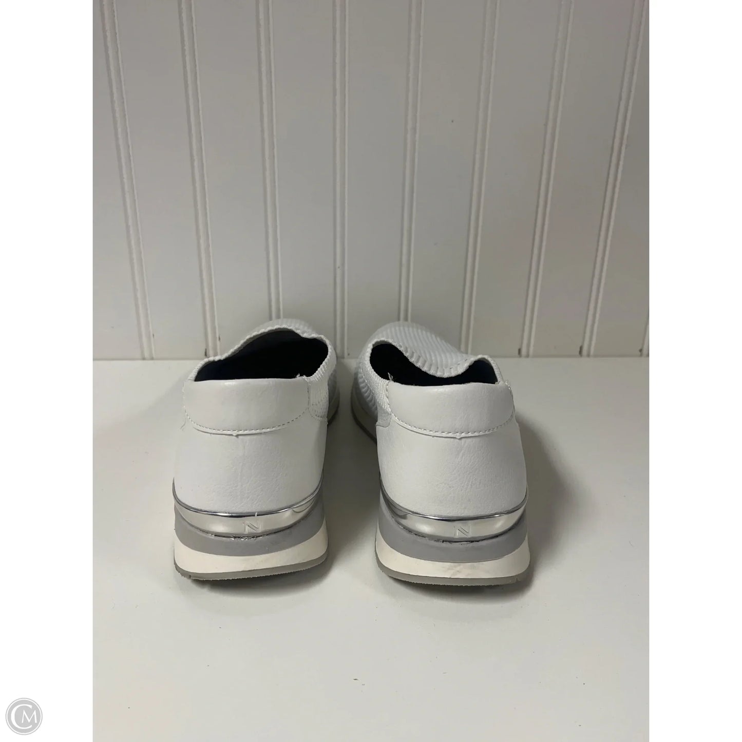Shoes Athletic By Naturalizer In White, Size: 8