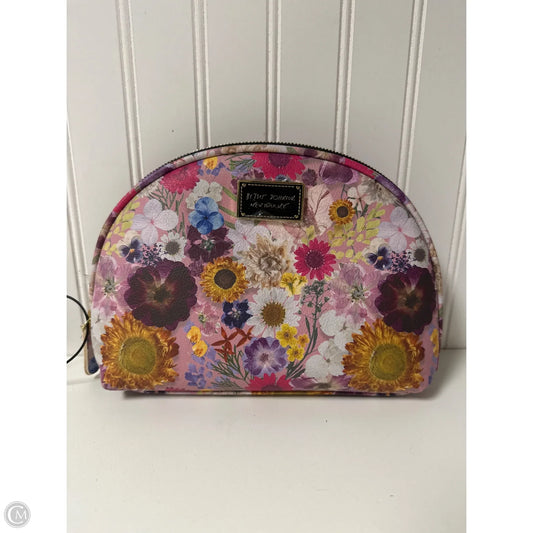 Makeup Bag By Betsey Johnson, Size: Medium