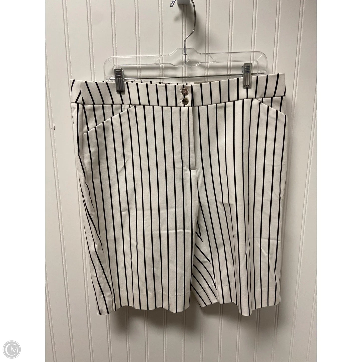 Shorts By Chicos In White, Size: 14