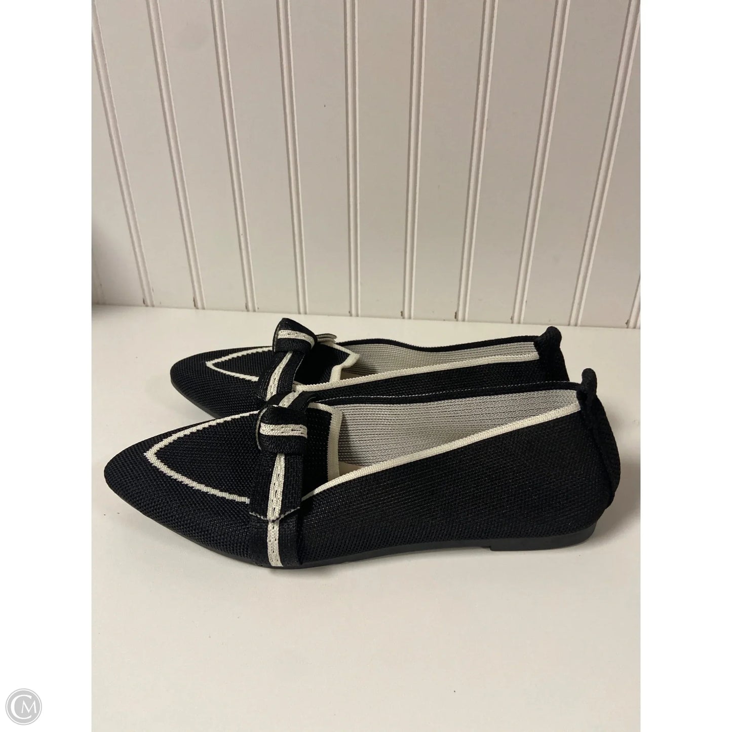 Shoes Flats By Clothes Mentor In Black & White, Size: 9