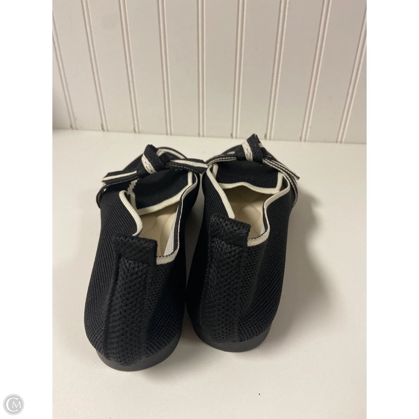 Shoes Flats By Clothes Mentor In Black & White, Size: 9