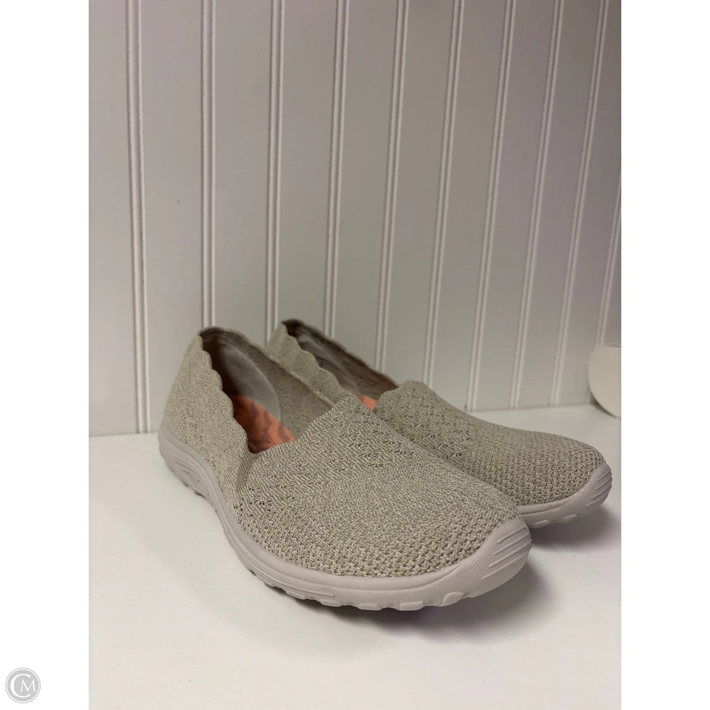 Shoes Flats By Skechers In Beige, Size: 10