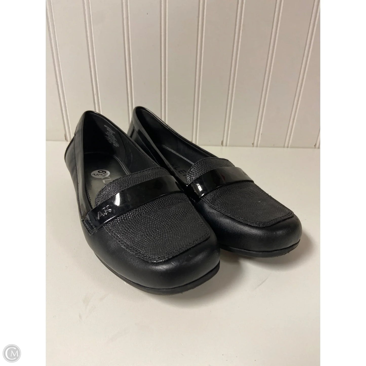 Shoes Flats By Anne Klein In Black, Size: 6.5