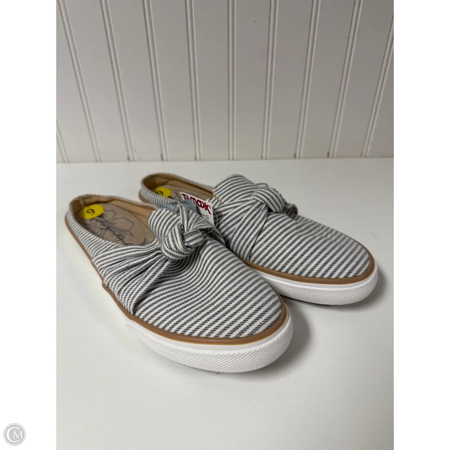 Shoes Flats By Clothes Mentor In Striped Pattern, Size: 9