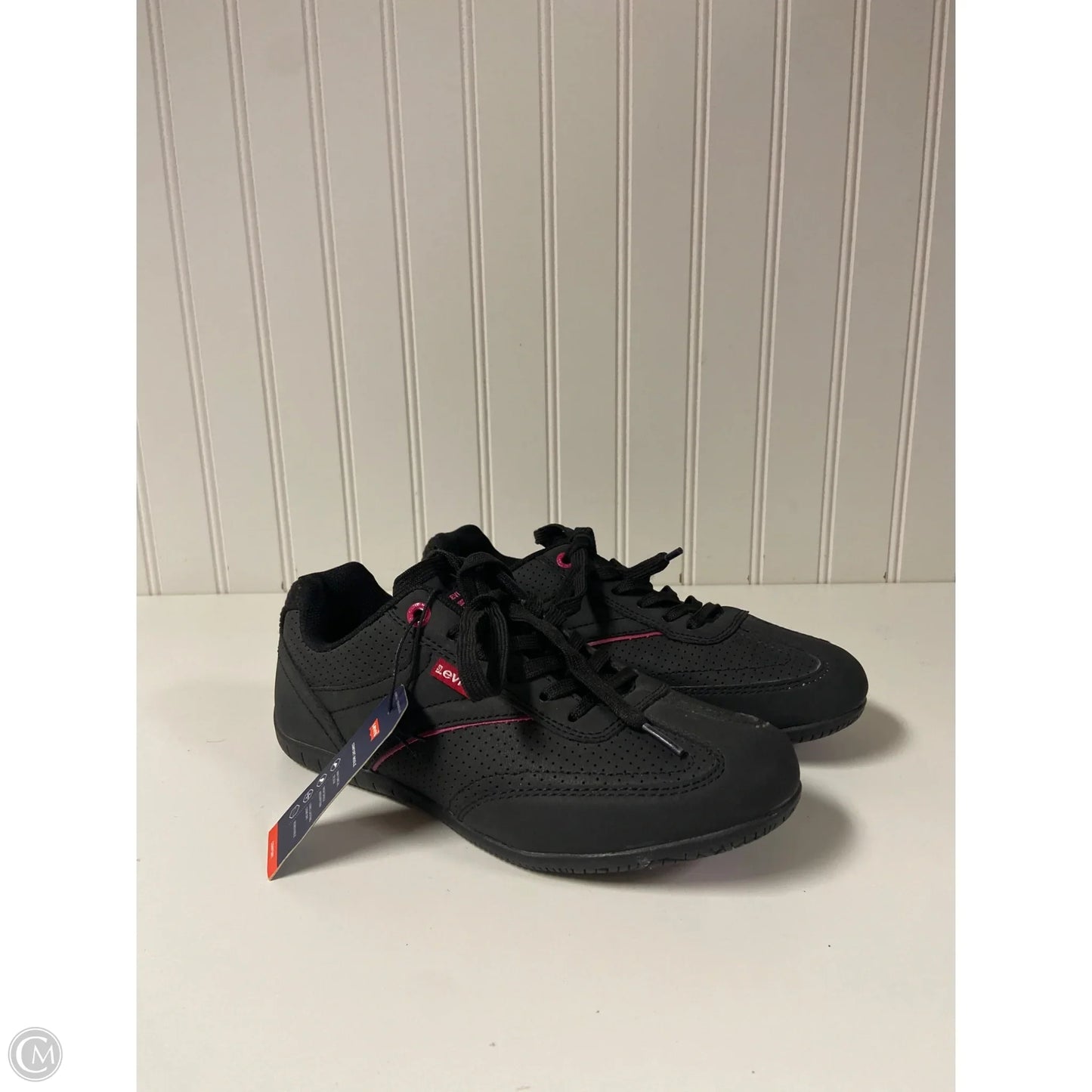 Shoes Athletic By Levis In Black, Size: 6.5
