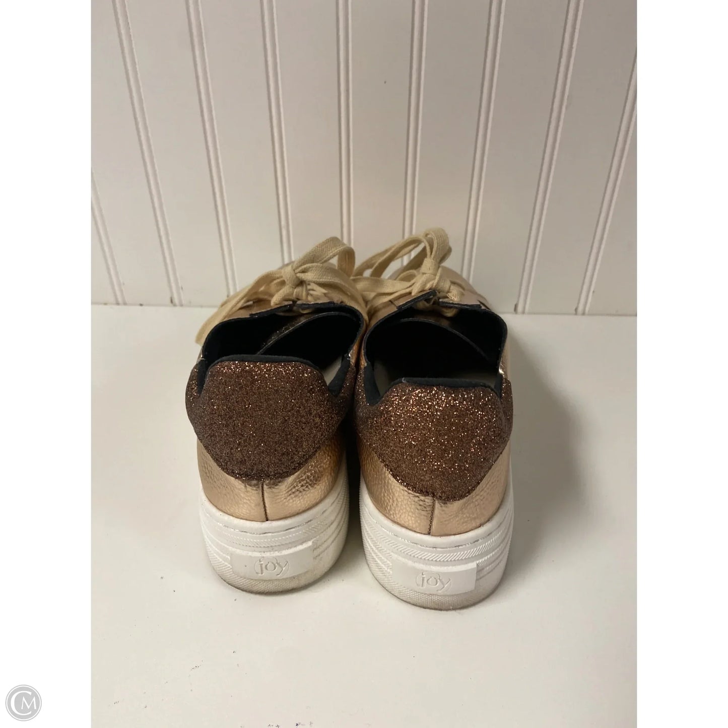 Shoes Sneakers By Clothes Mentor In Gold, Size: 9.5
