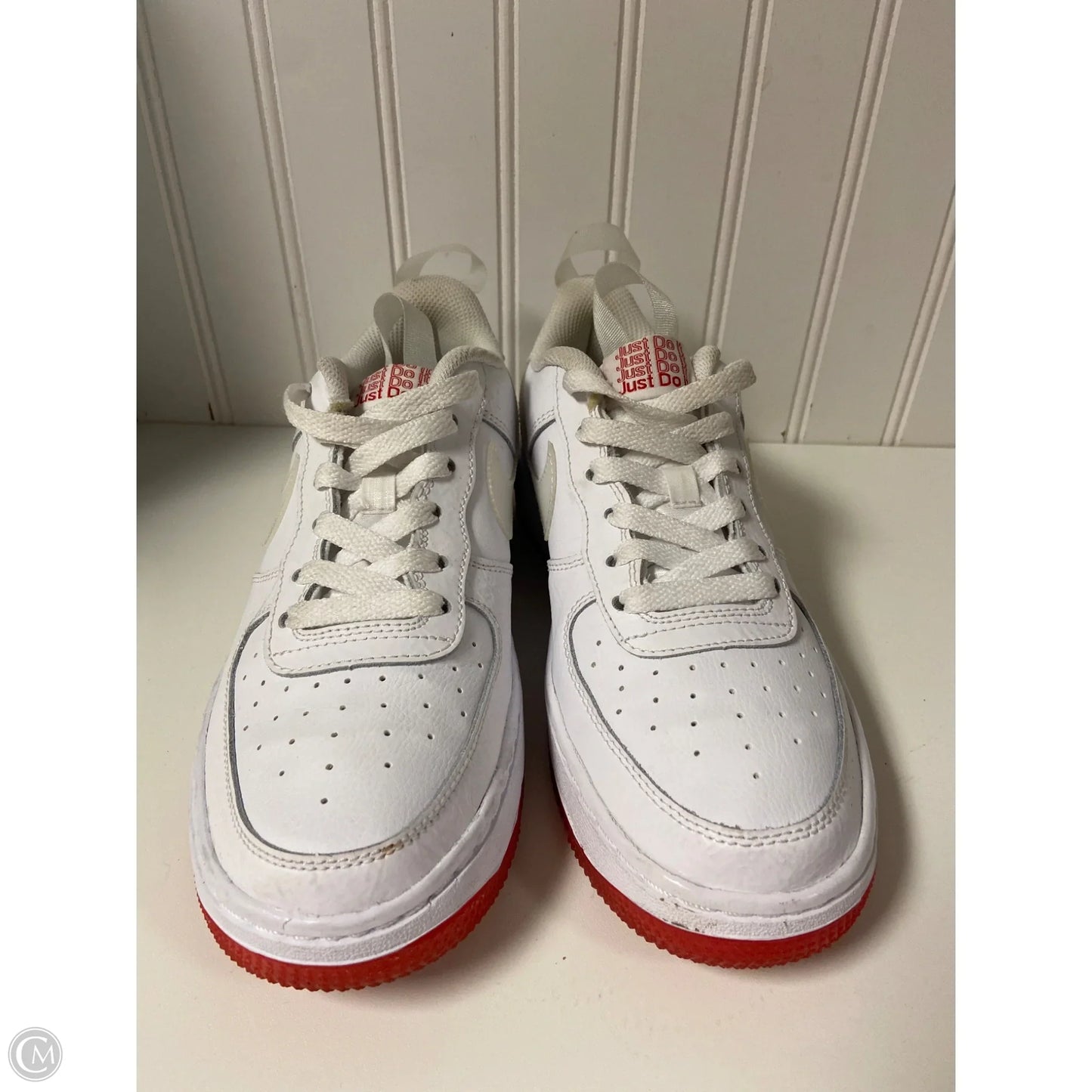 Shoes Sneakers By Nike In Red & White, Size: 7