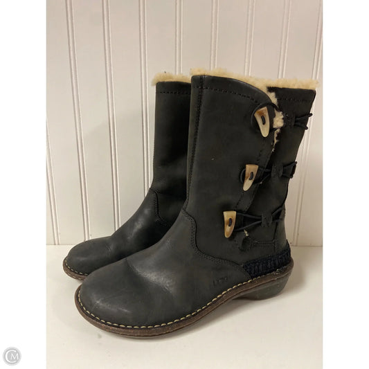 Boots Designer By Ugg In Black, Size: 8