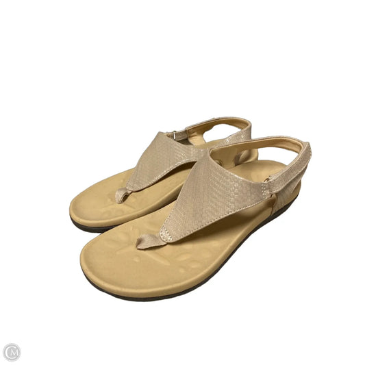 Sandals Flats By Clothes Mentor In Brown, Size: 7.5