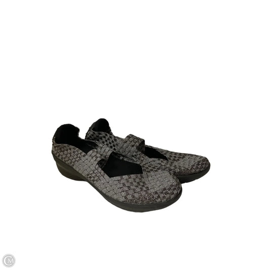 Shoes Flats By New Balance In Silver, Size: 8