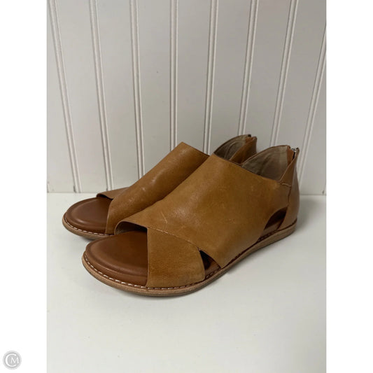 Sandals Flats By Sofft In Brown, Size: 9
