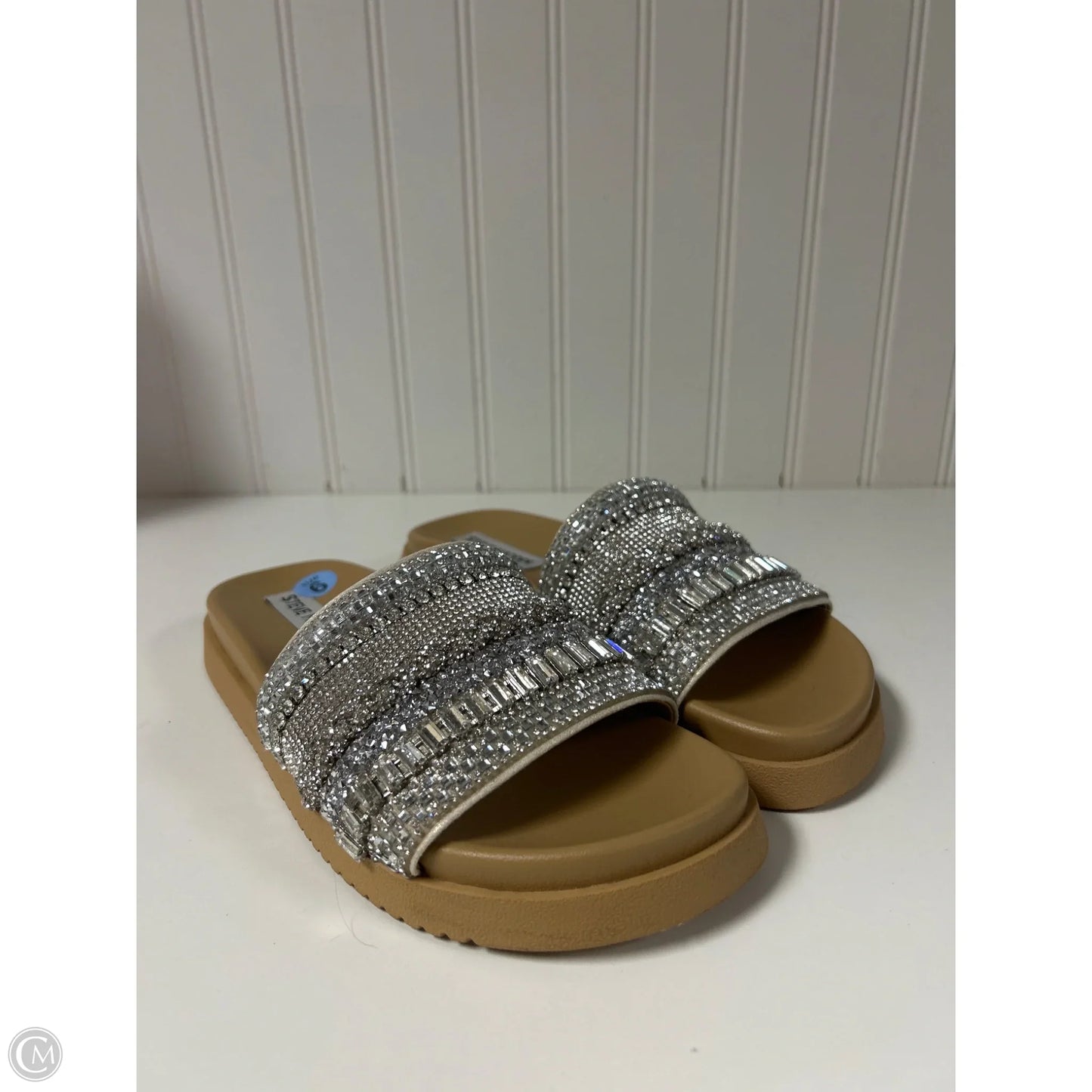 Sandals Flats By Steve Madden In Silver, Size: 6