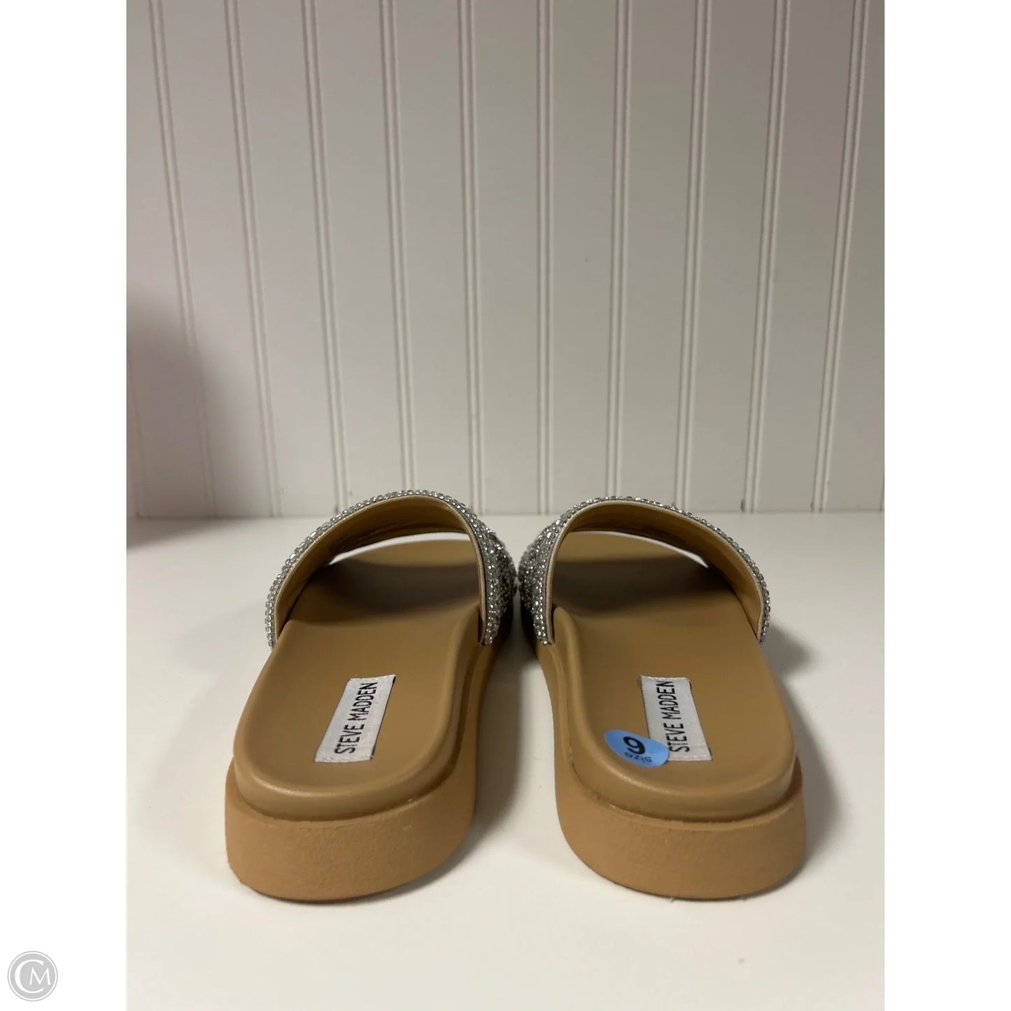 Sandals Flats By Steve Madden In Silver, Size: 6