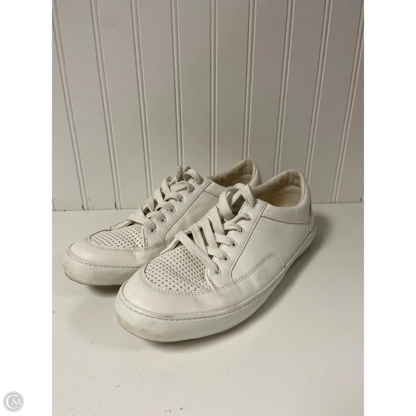 Shoes Sneakers By Banana Republic In White, Size: 10