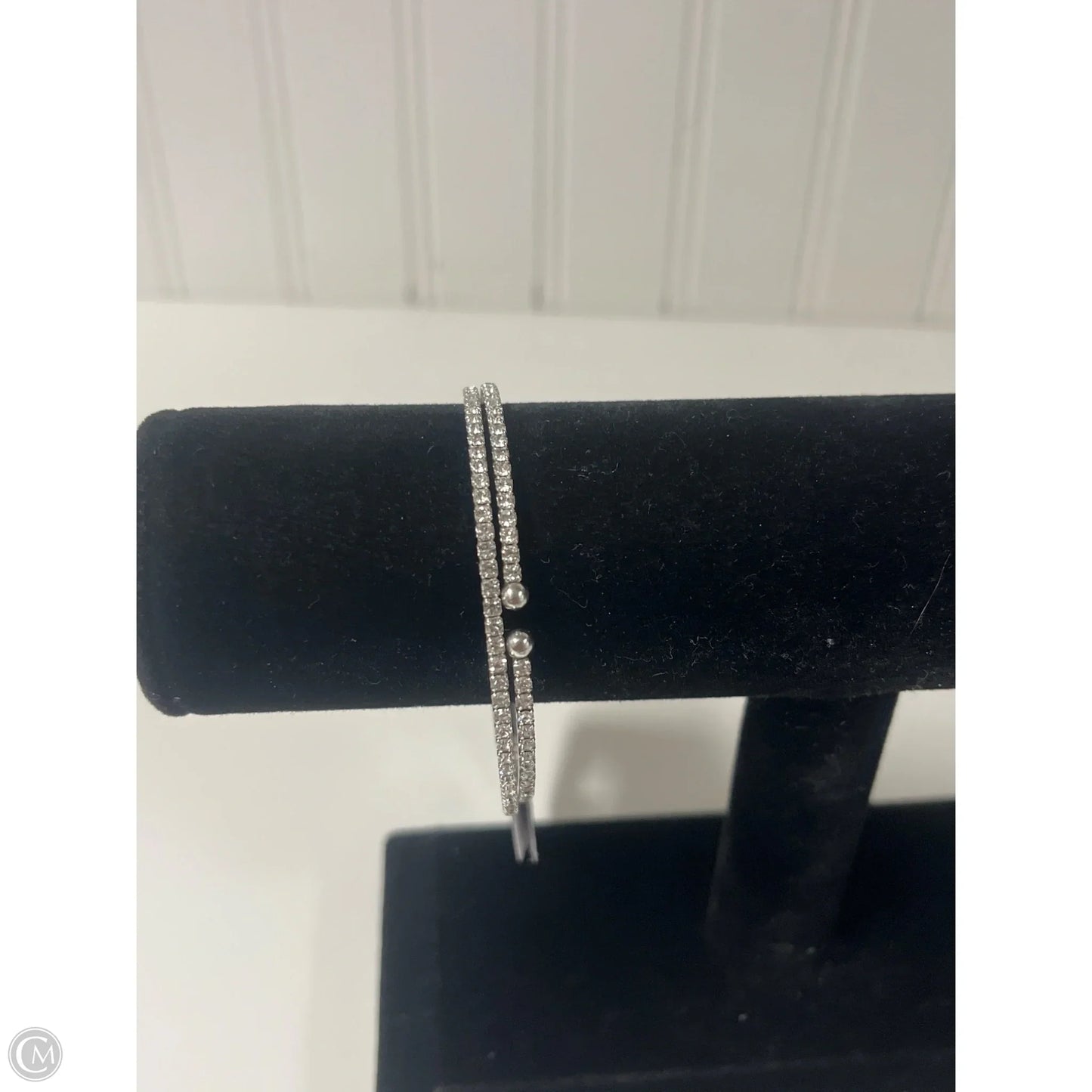 Bracelet Bangle By Clothes Mentor, Size: 1