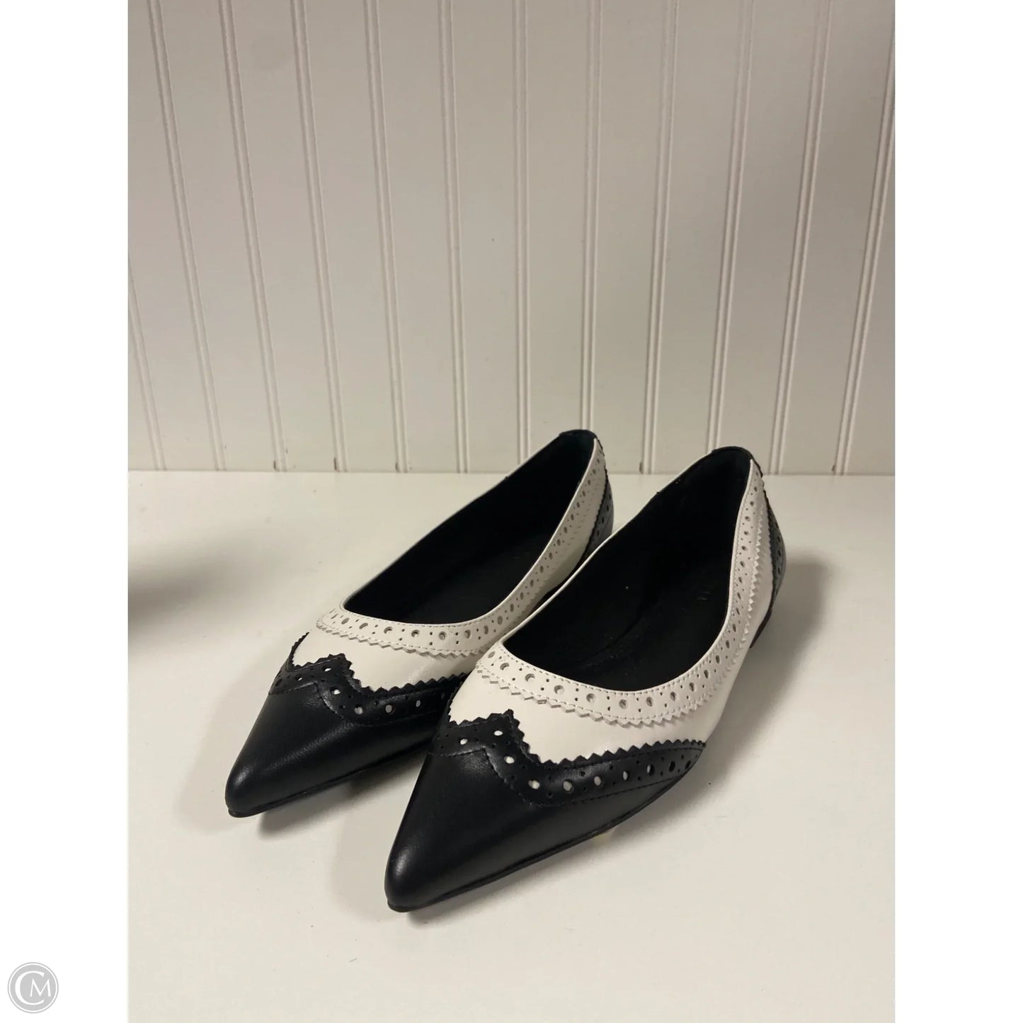 Shoes Flats By Cmc In Black & White, Size: 8.5