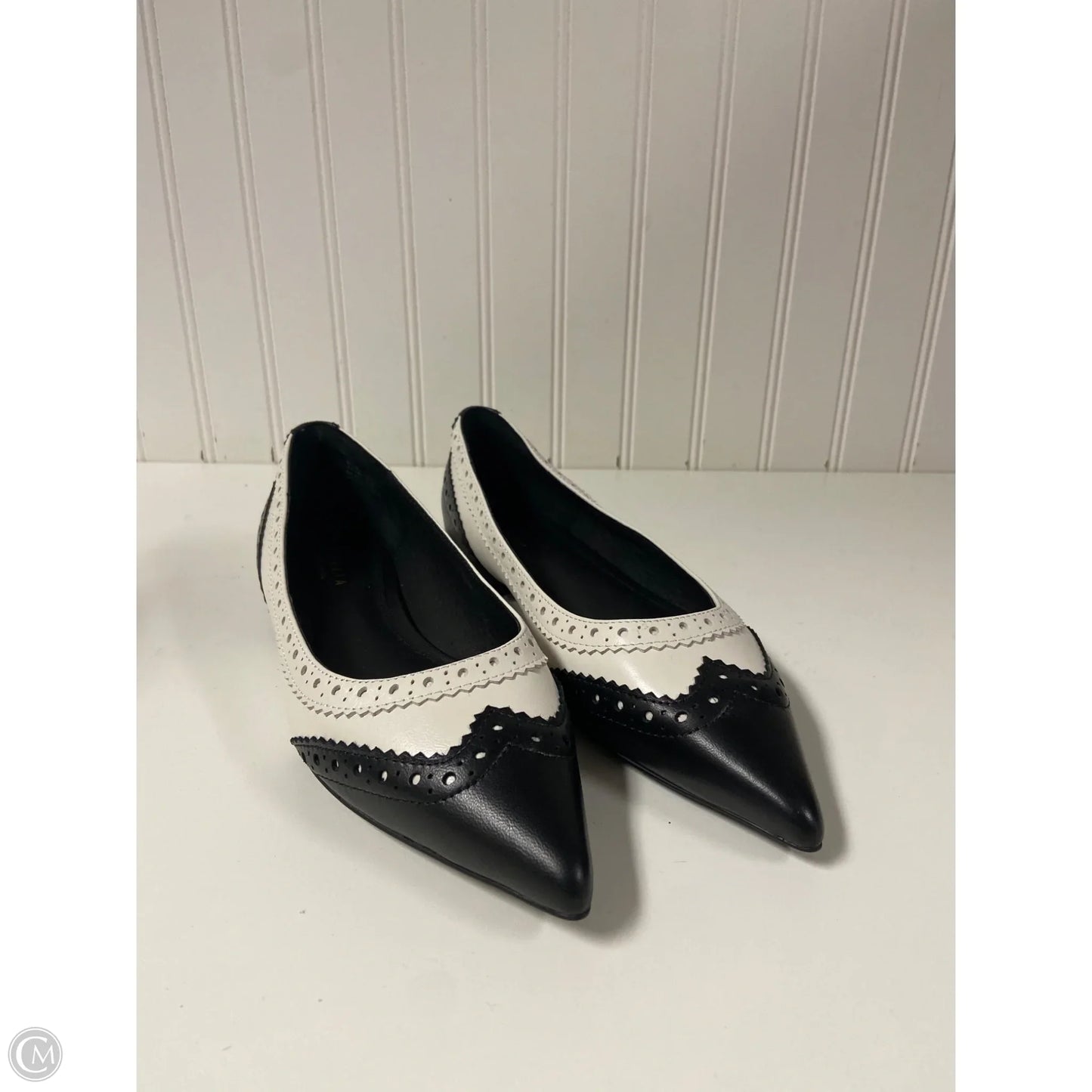 Shoes Flats By Cmc In Black & White, Size: 8.5