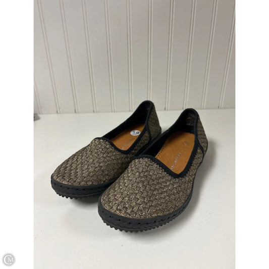 Shoes Flats By Bernie Mev In Black & Gold, Size: 6.5