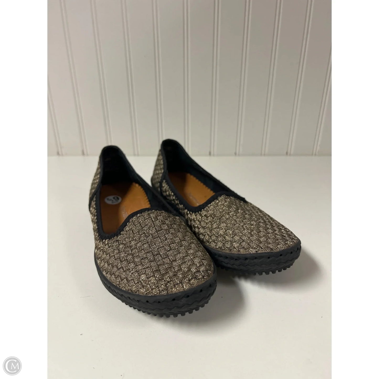 Shoes Flats By Bernie Mev In Black & Gold, Size: 6.5
