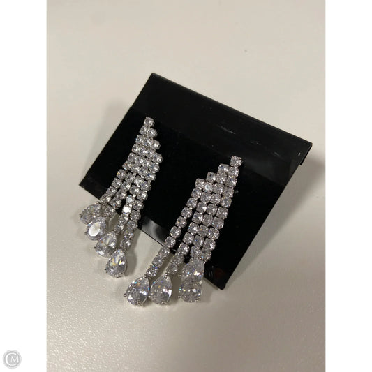 Earrings Statement By Clothes Mentor, Size: 1