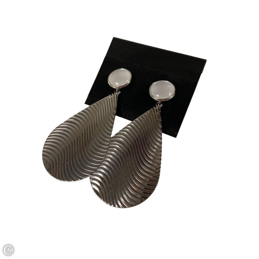 Earrings Statement By Clothes Mentor, Size: 1