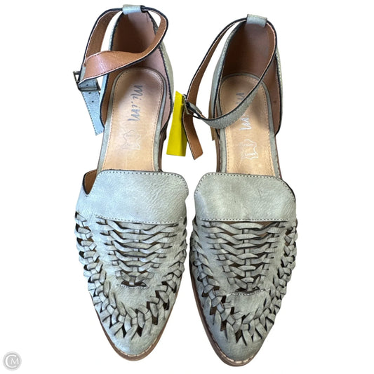 Shoes Flats By Cmc In Grey, Size: 8.5