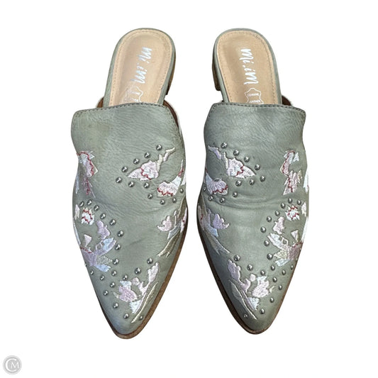 Shoes Flats By Cmc In Grey, Size: 8.5