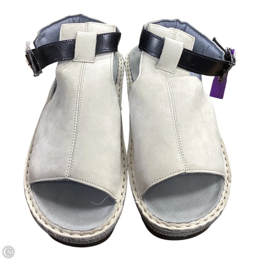 Sandals Flats By Naot In Cream, Size: 6