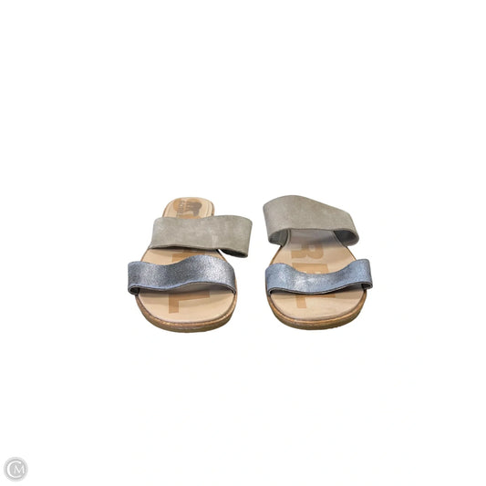 Sandals Flats By Sorel In Silver & Tan, Size: 8.5