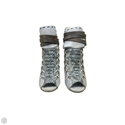 Sandals Heels Block By Freebird In Grey, Size: 9