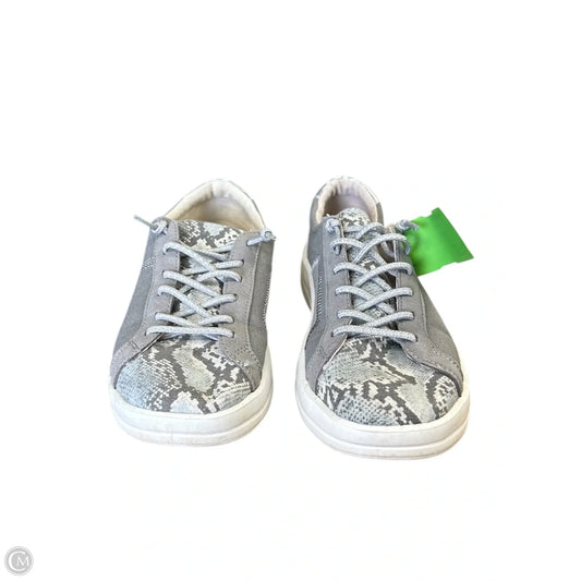 Shoes Flats By Hey Dude In Cream & Grey, Size: 6
