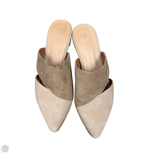 Shoes Flats By Clothes Mentor In Beige, Size: 7