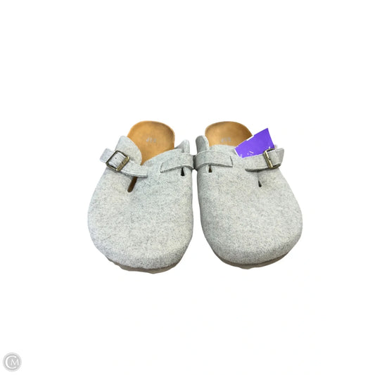 Shoes Flats By Gap In Grey, Size: 9