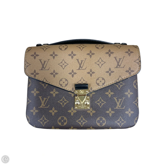 Crossbody Luxury Designer By Louis Vuitton, Size: Medium