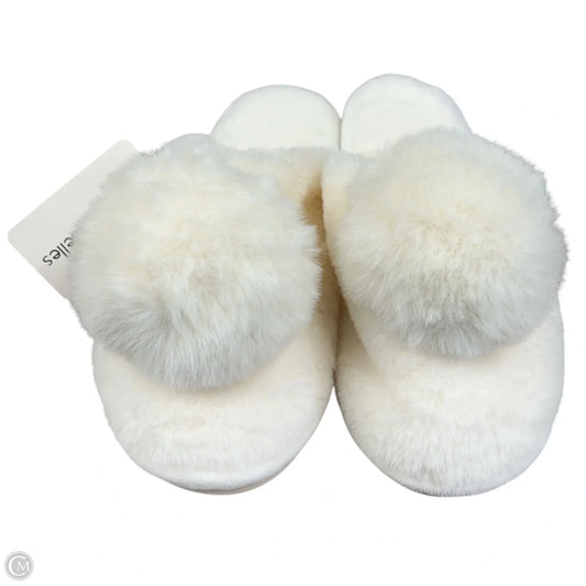 Slippers By Cmc In White, Size: 8