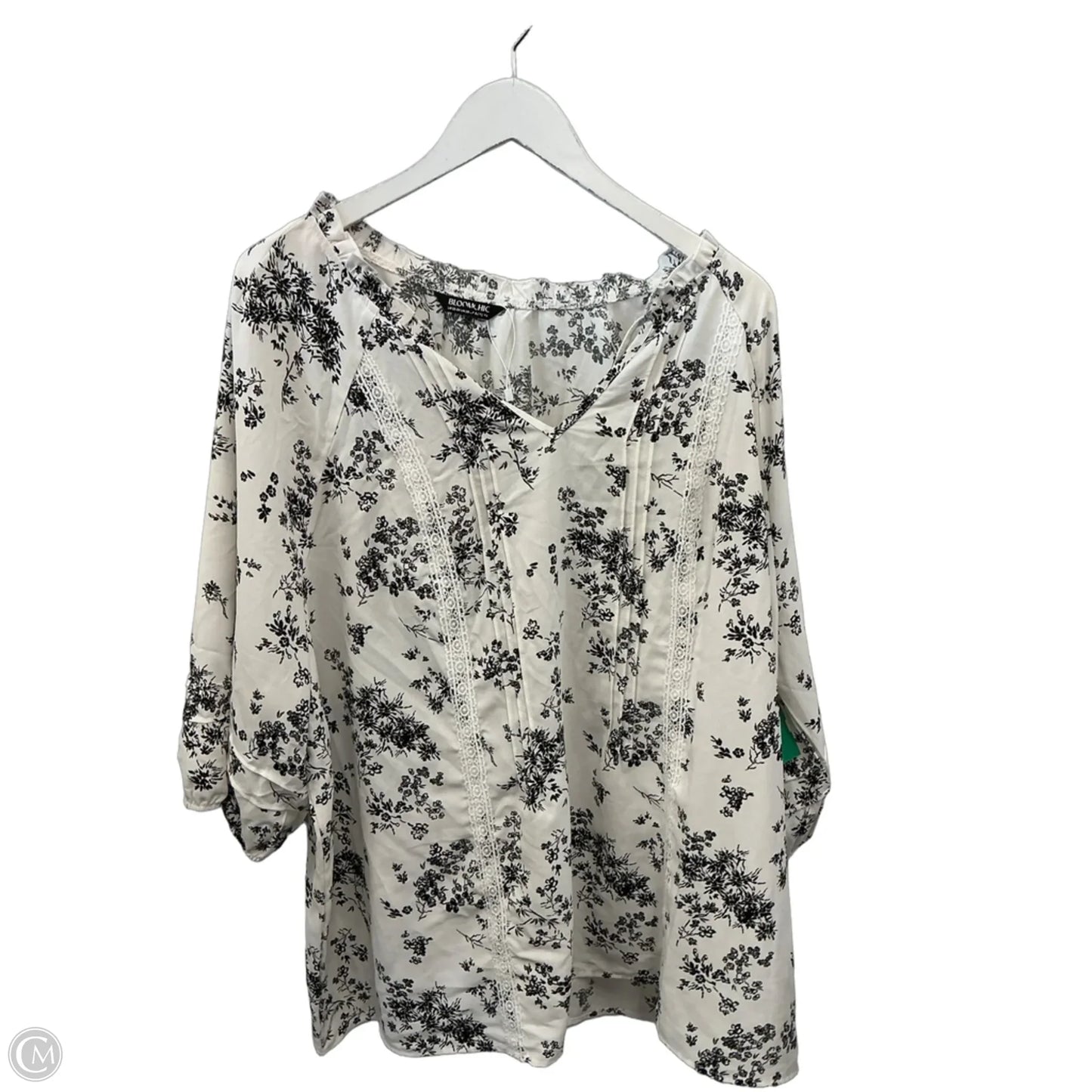 Top Short Sleeve By Bloomchic In White, Size: 2x