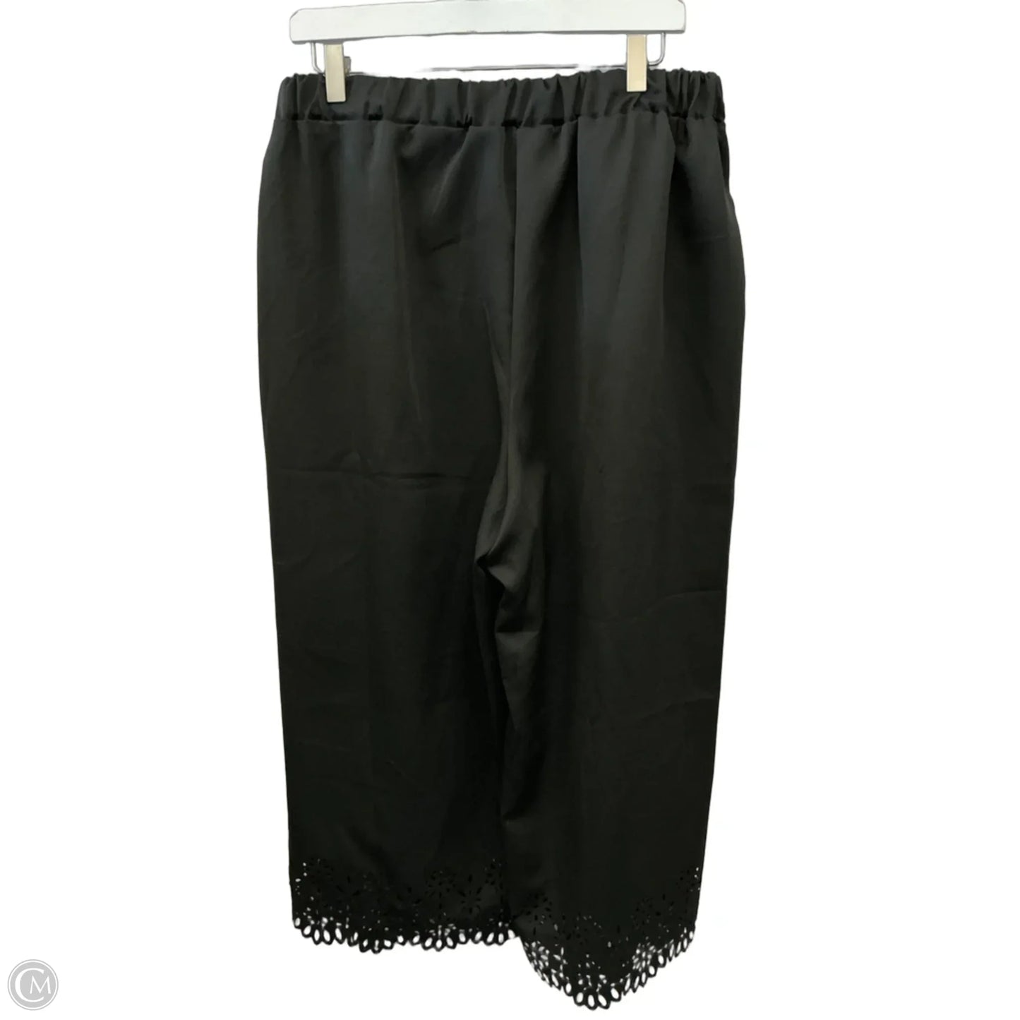 Pants Cropped By Clothes Mentor In Black, Size: 18